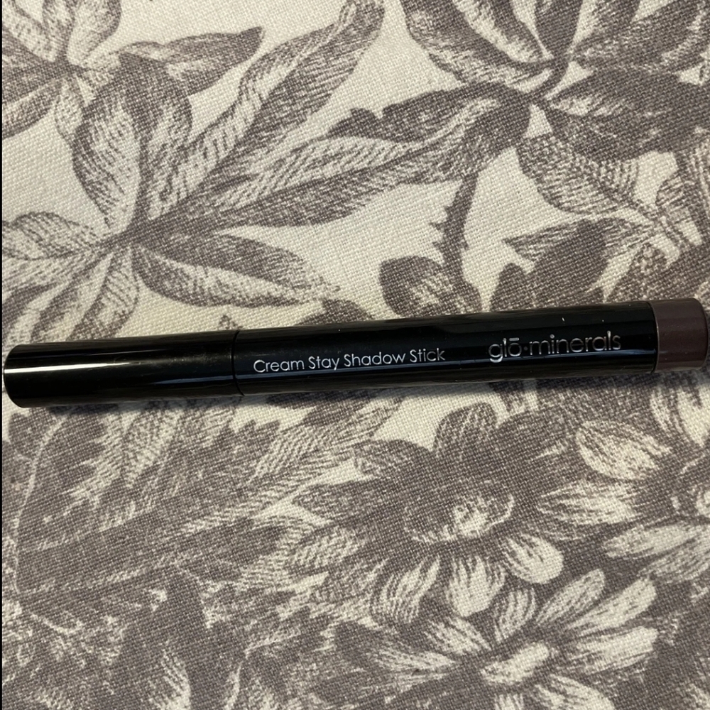 Glo Skin Beauty Creamy Stay Shadow Stick - Shade Metro - Picture 2 of 3